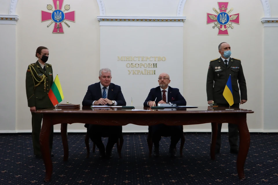 Арвідас Анушаускас та Олексій Резніков