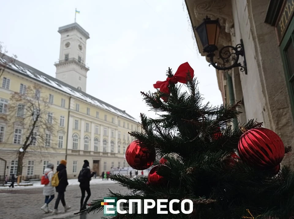 новорічні вітрини у львові