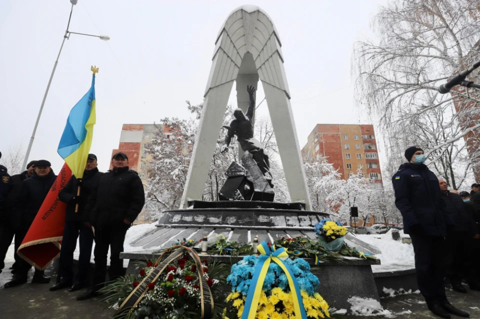 знак "Героям і жертвам Чорнобиля"