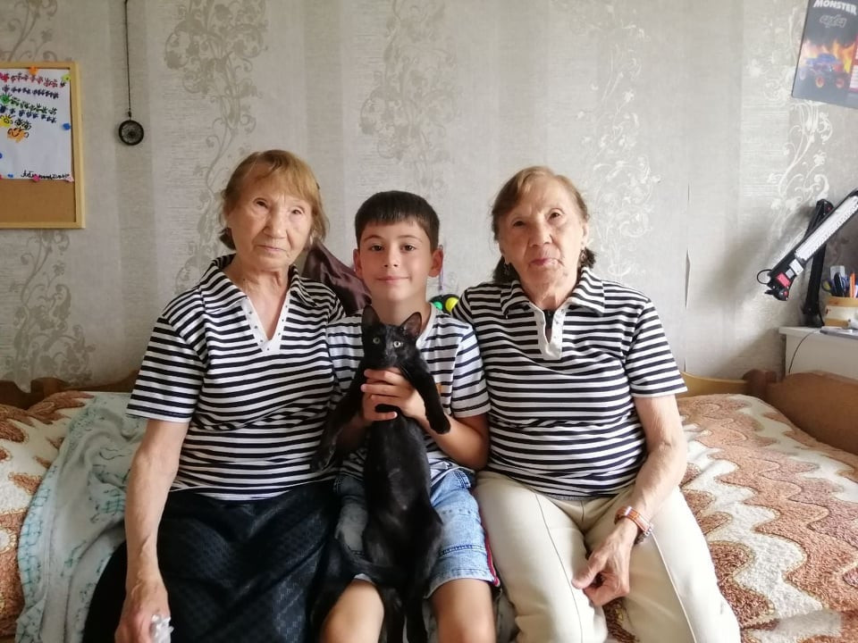 Віра Юхимівна Хвіюзова і Надія Юхимівна Берегеч
