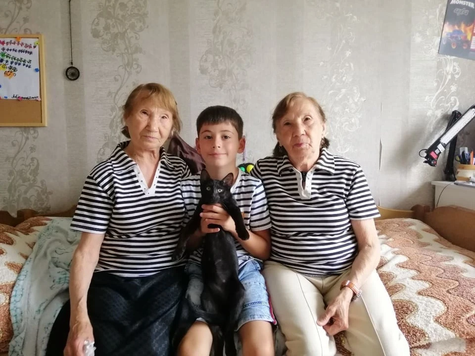 Віра Юхимівна Хвіюзова і Надія Юхимівна Берегеч