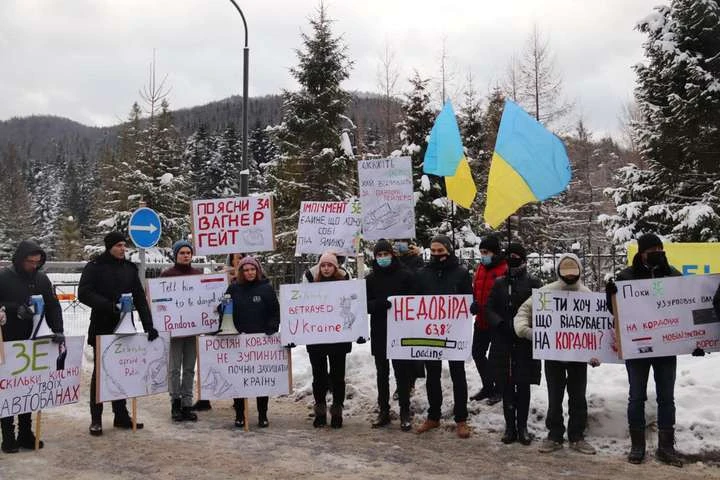 активісти біля резиденції зеленського
