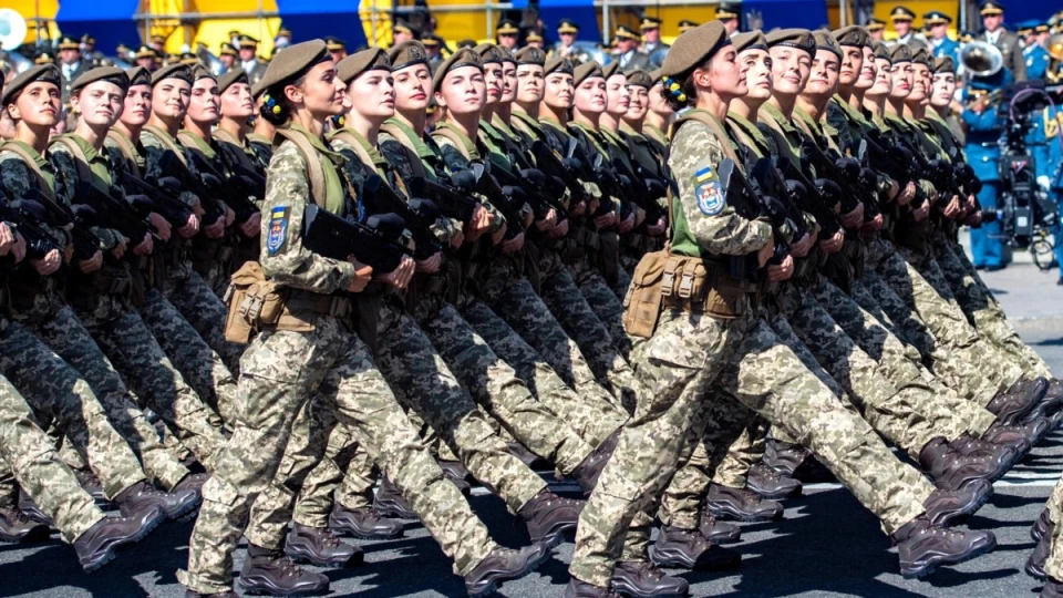 військові