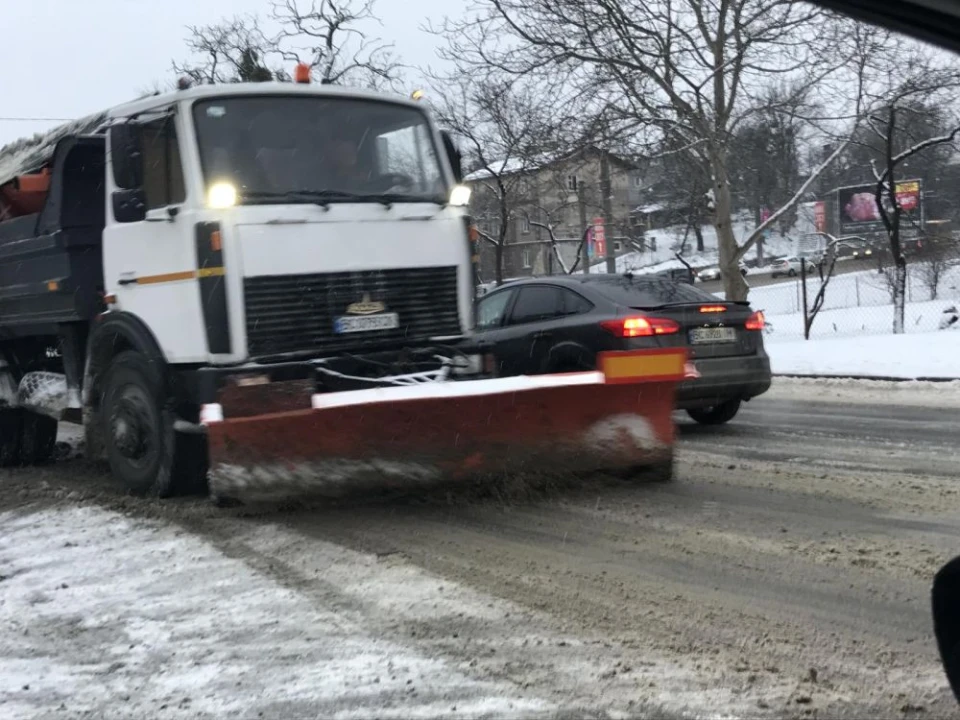 прибирання доріг від снігу