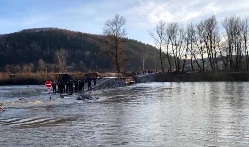 затоплена переправа
