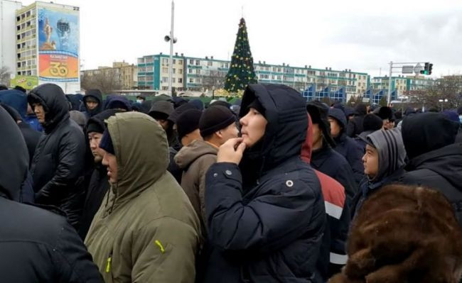У Казахстані поліція почала стріляти по протестувальниках: один помер від пострілу в голову - ЗМІ
