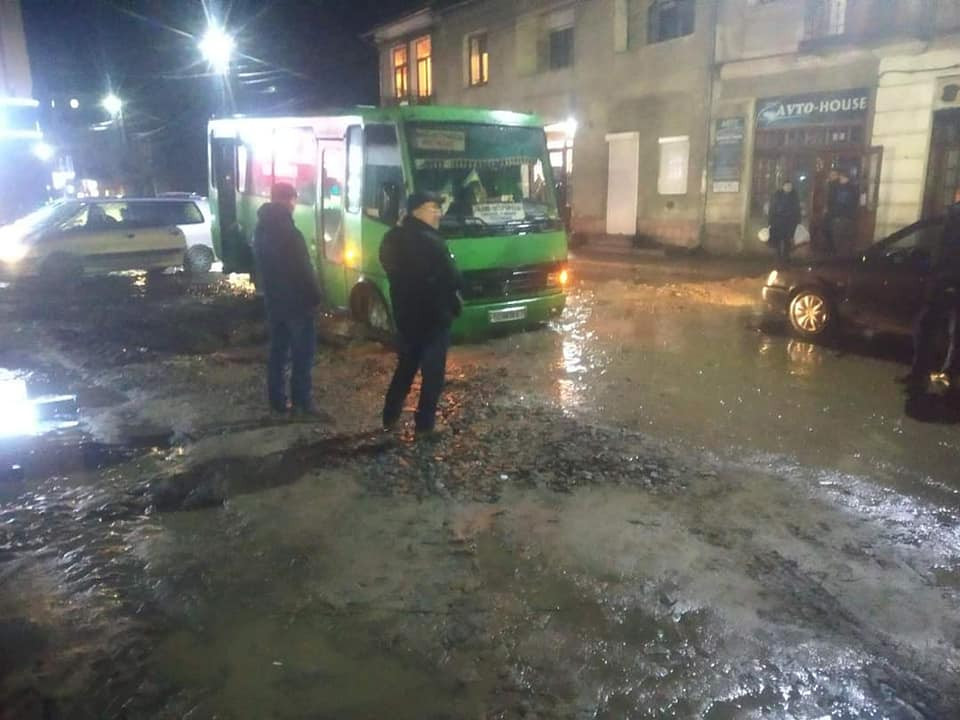 маршрутка, що провалилась