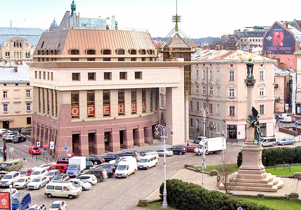 Міцкевич плаза