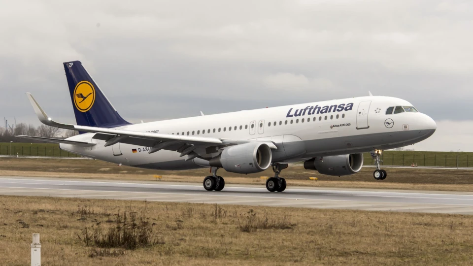 Самолет Lufthansa