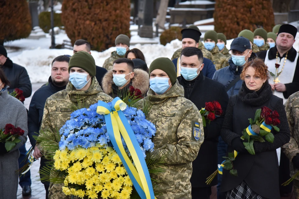 панахида за полеглими у бою під Крутами