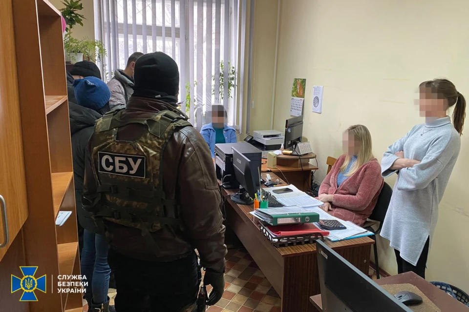 СБУ під час комплексних заходів у сфері охорони здоров'я викрила схему підроблення міжнародних свідоцтв про вакцинацію від COVID-19 у Кіровоградській області