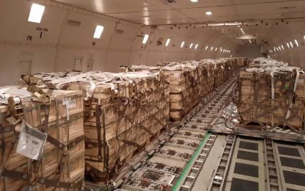 До Києва прибув літак з військовою допомогою від Сполучених Штатів Америки