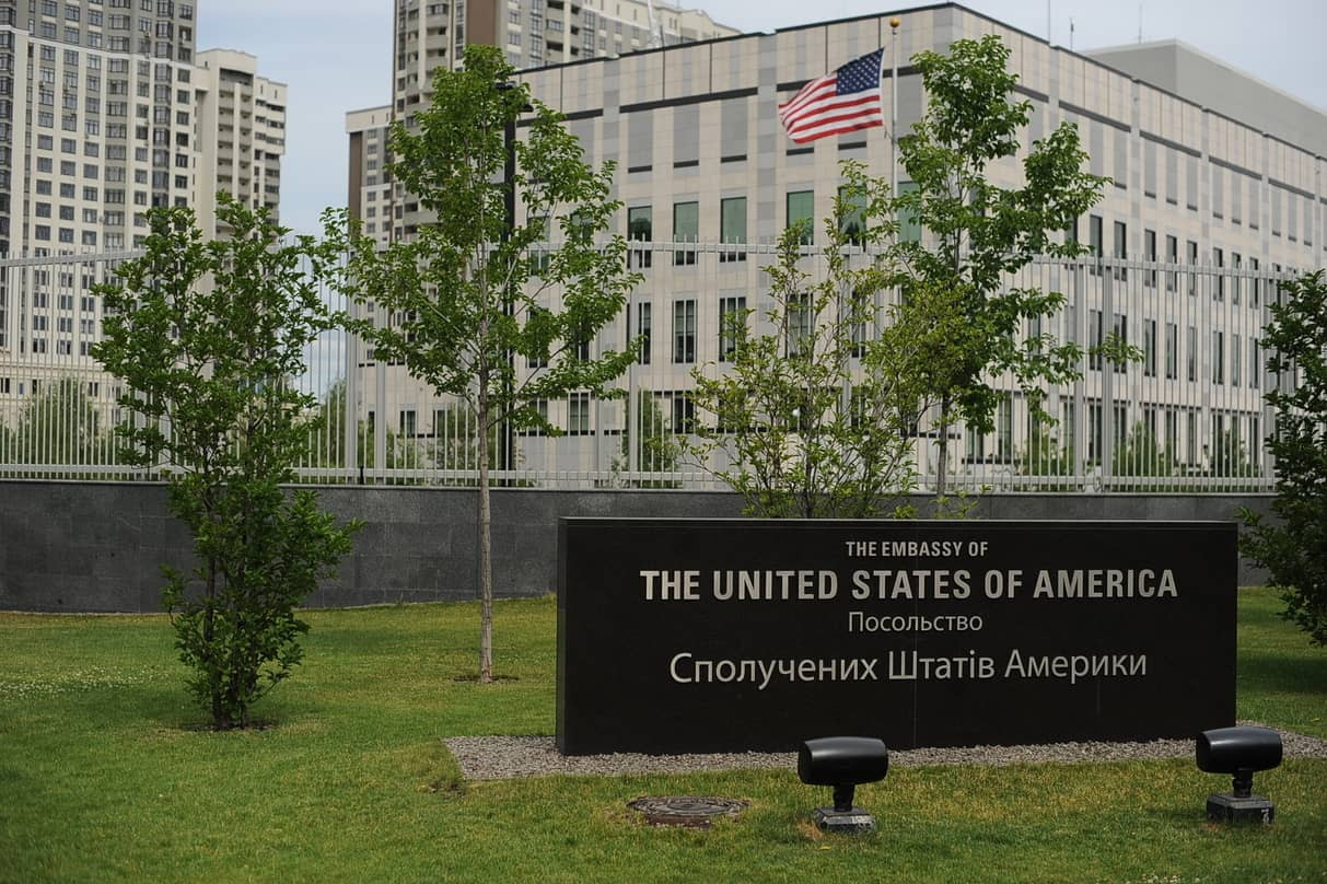 Каллас заявила, що посольство США залишило Київ на тлі погроз Росії: у дипвідомстві кажуть, що працюють у звичному режимі