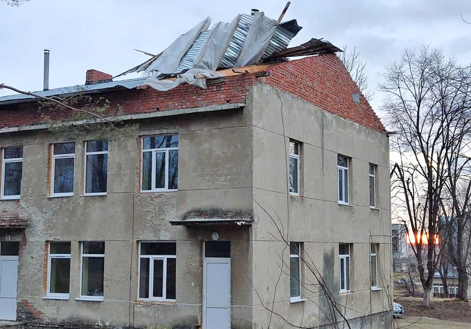 пошкоджені дахи