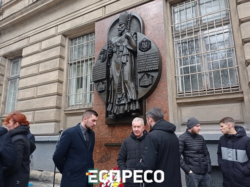 вшанування Сліпого