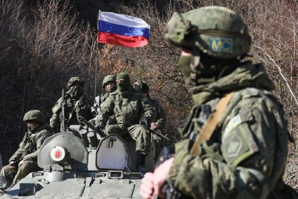 військові