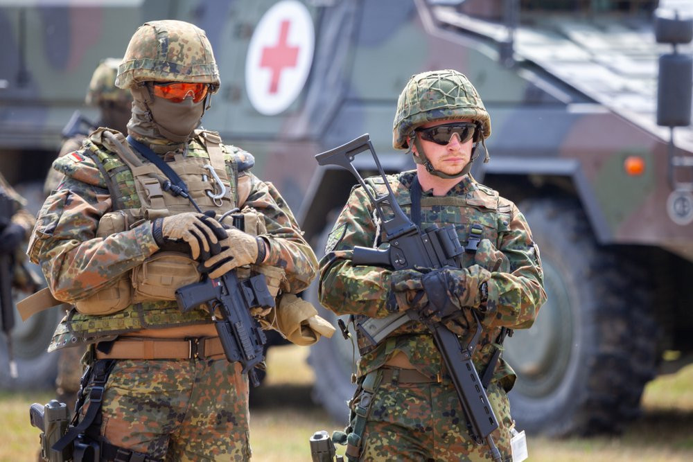 Молодим чоловікам більше не дозволяється залишати Німеччину без дозволу Бундесверу