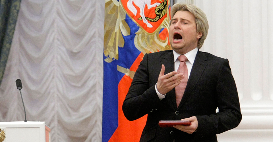 Вручав грошові сертифікати окупантам і закликав продовжувати війну: російському співаку Баскову заочно повідомили про підозру