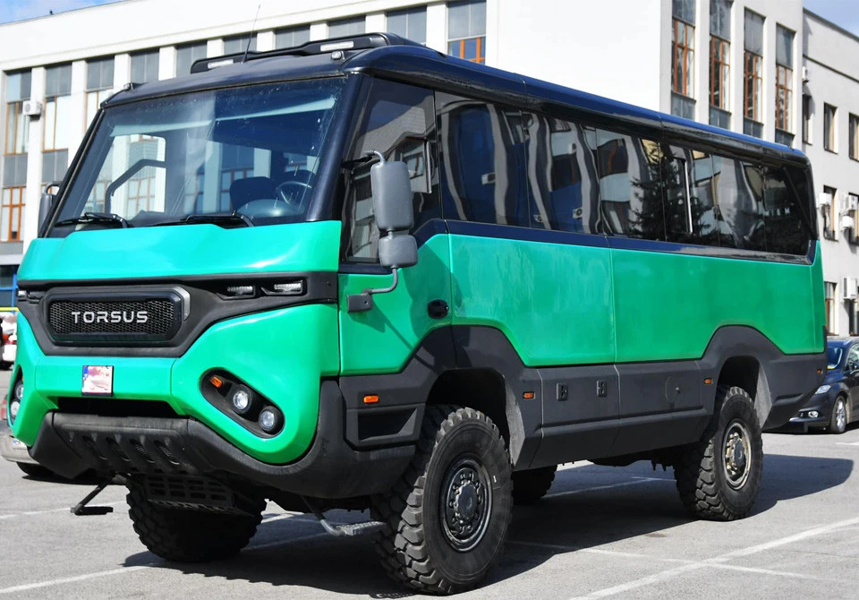 автобус-позашляховик