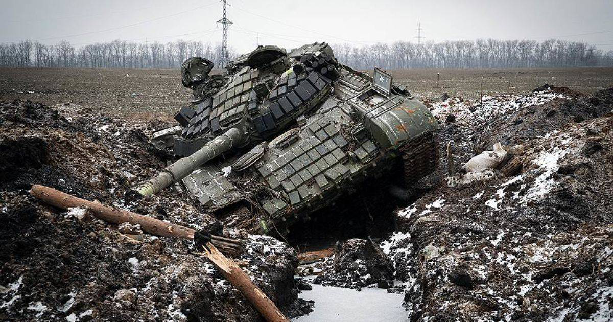 Потеря батальона. Подбитые российские танки в Украине т-90. Подбитые украинские танки. Подбитый российский танк. Подбитый российский танк в Украине.