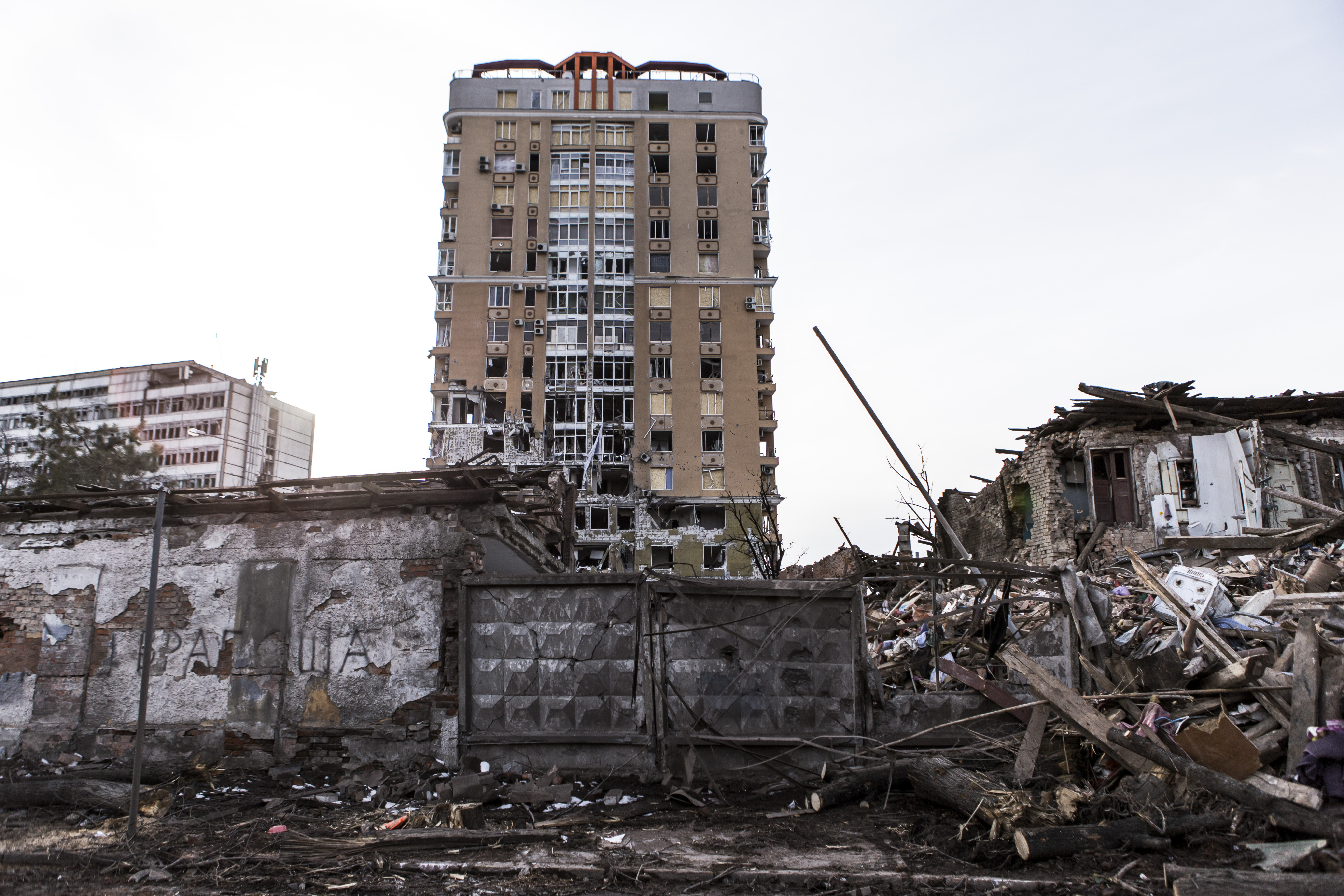 Что разрушили сегодня. Харьков после бомбежки 2022. Разрушенный дом.