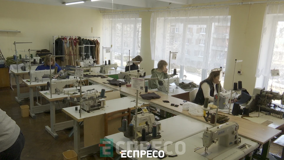 педагоги шиють речі для військових