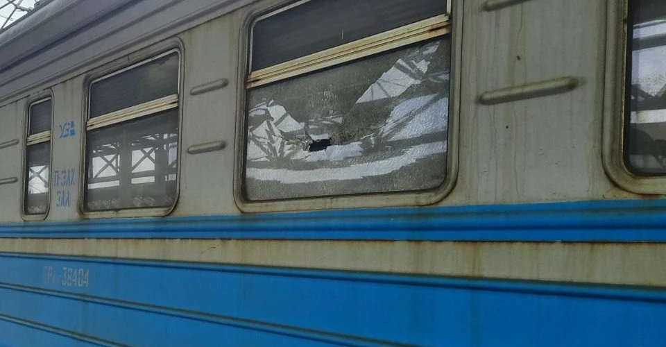 обстріляли електричку
