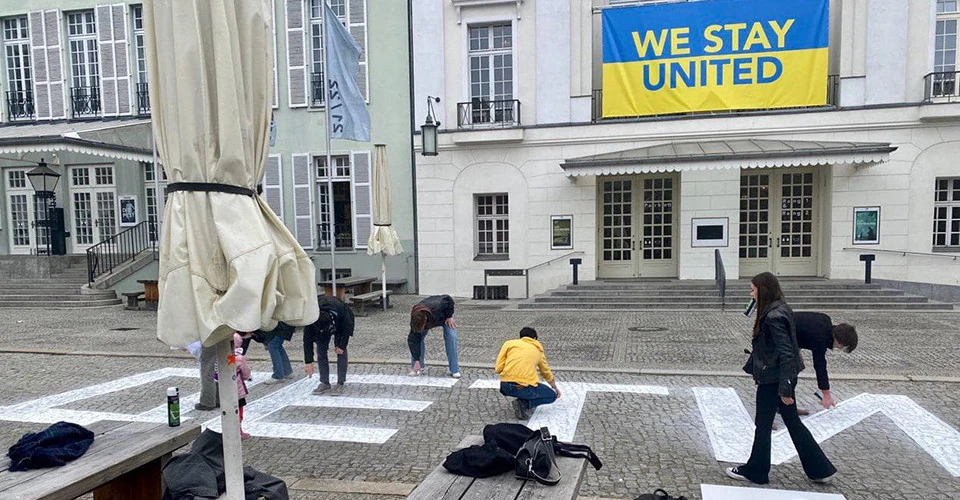 Берлінський театр написом "діти"