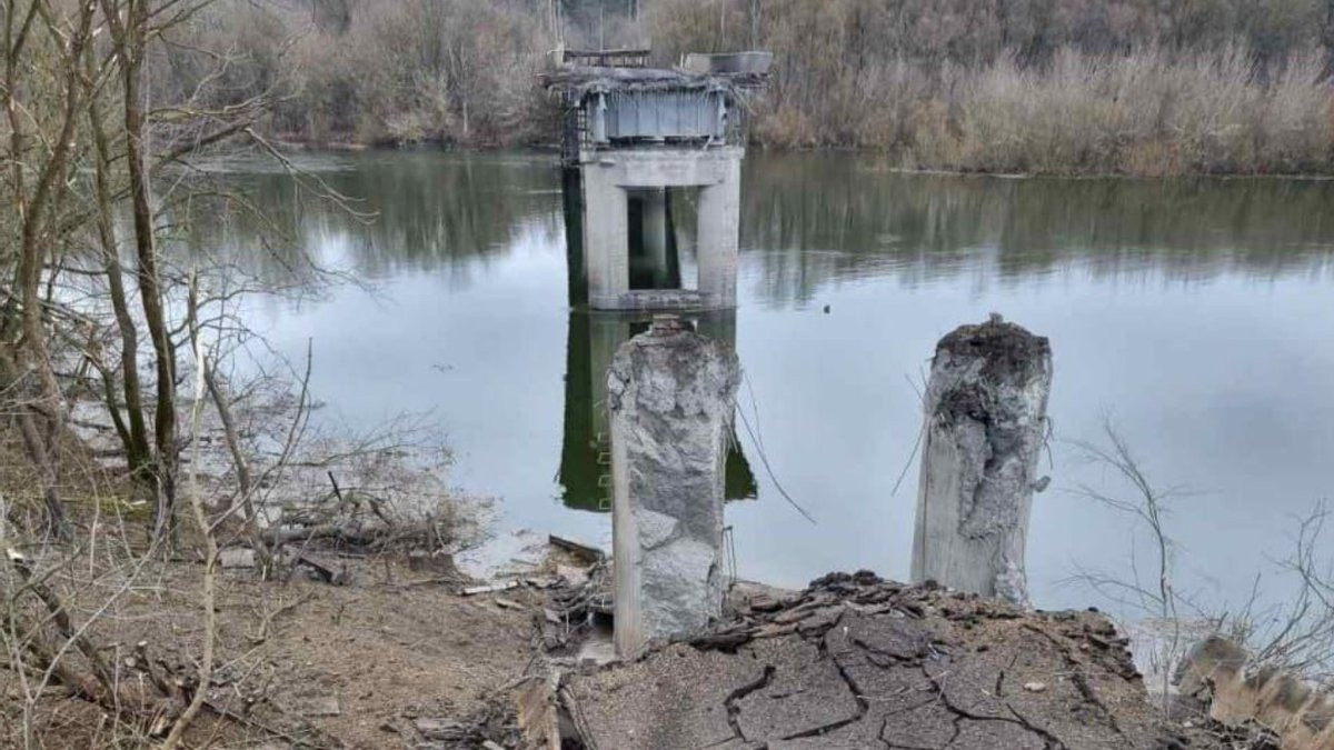 Забруднена вода з Сейму поступово сповільнюється: Міндовкілля розповіло, скільки км залишилося до Чернігова