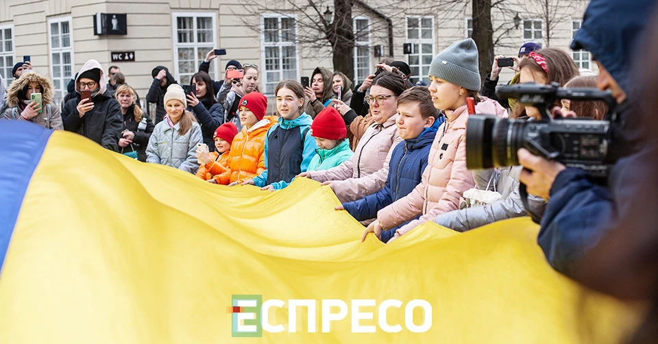 презентація пісні Розстріляна весна, Ірина Федишин та Євген Хмара