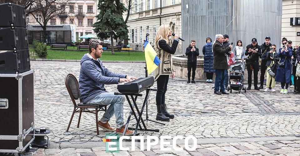 презентація пісні Розстріляна весна, Ірина Федишин та Євген Хмара
