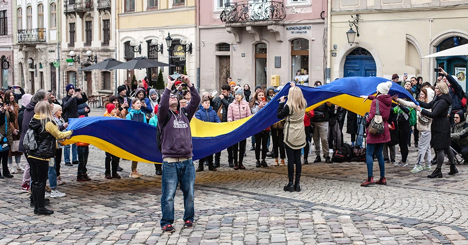 презентація пісні Розстріляна весна, Ірина Федишин та Євген Хмара