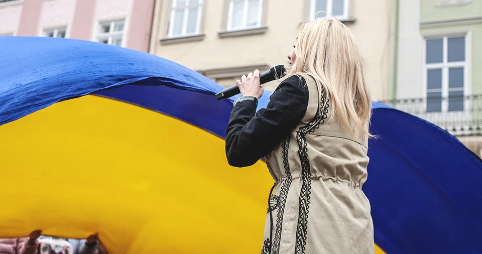 презентація пісні Розстріляна весна, Ірина Федишин та Євген Хмара