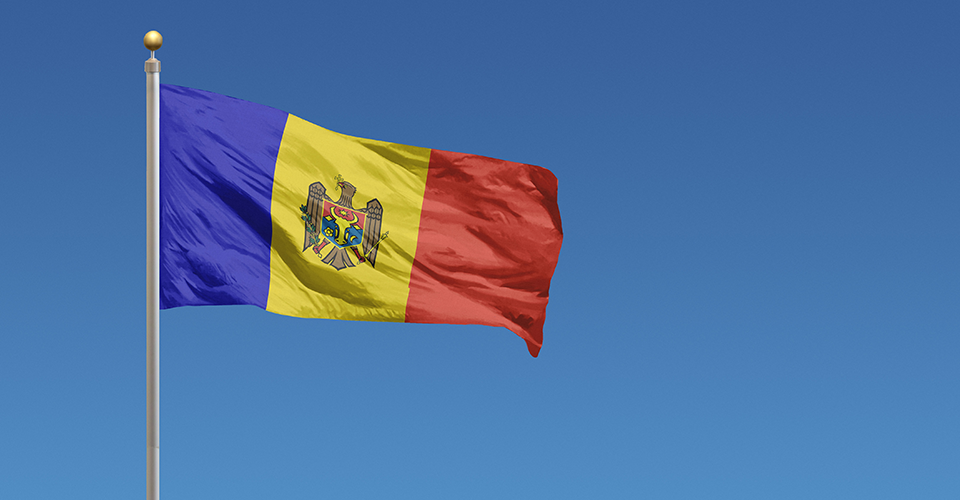 Молдова викликала повіреного РФ через влучання дрона в багатоповерхівку в Румунії