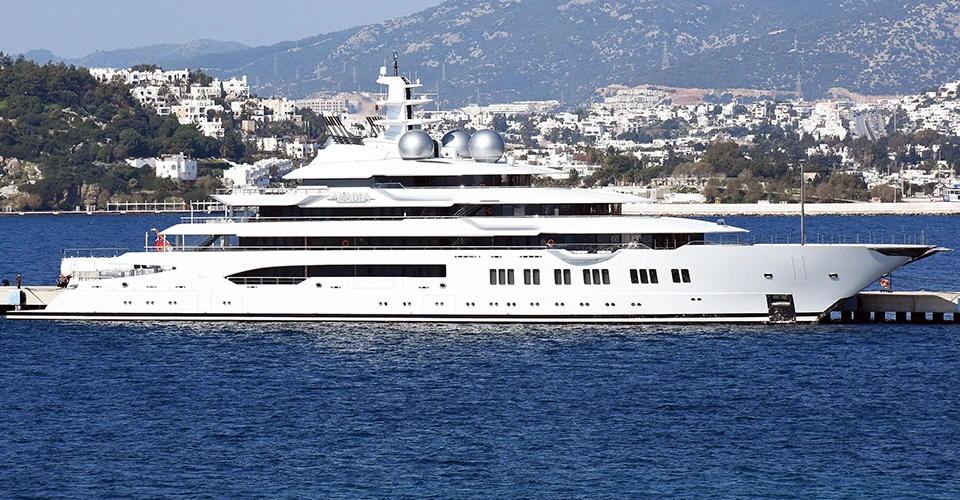 суперяхта "Amadea"