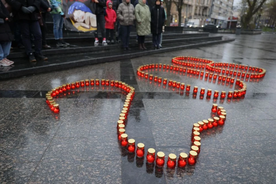 світова мовчазна акція "STOP KILLING UKRAINIANS" / "Припиніть вбивати українців"