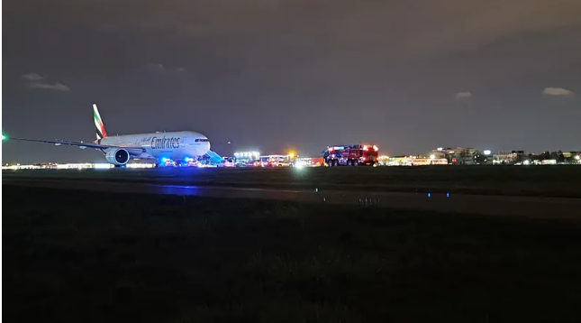 Boeing 777 в аеропорту Шопена після аварійної посадки