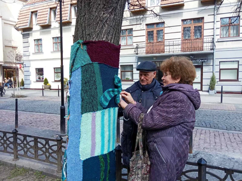 шалики на деревах