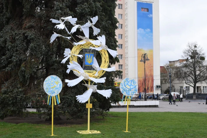 великодні інсталяції