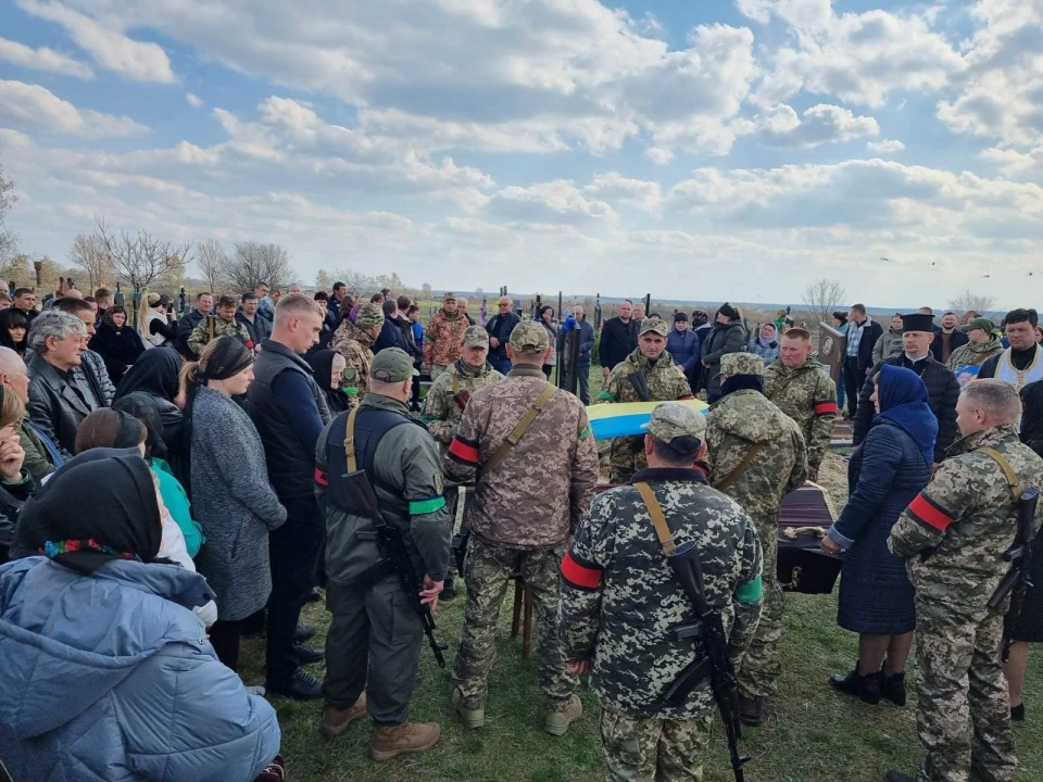 Рівненщина попрощалася з загиблим захисником України Русланом Пінчуком