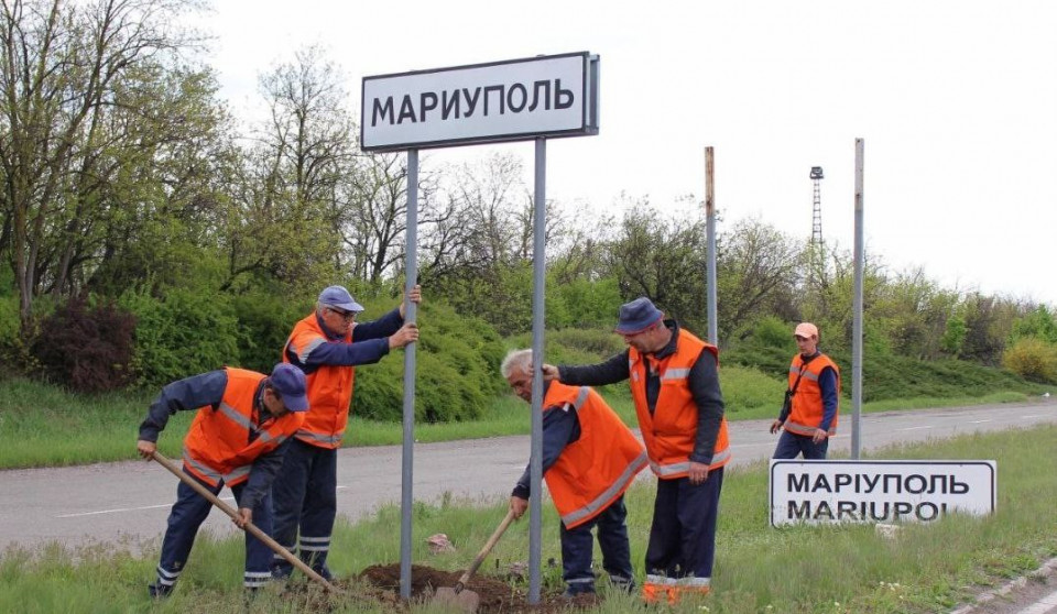 Росіяни прибирають українські назви з дороговкажчиків