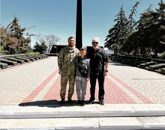 Василь Ломаченко та Анатолій Ломаченко (праворуч)