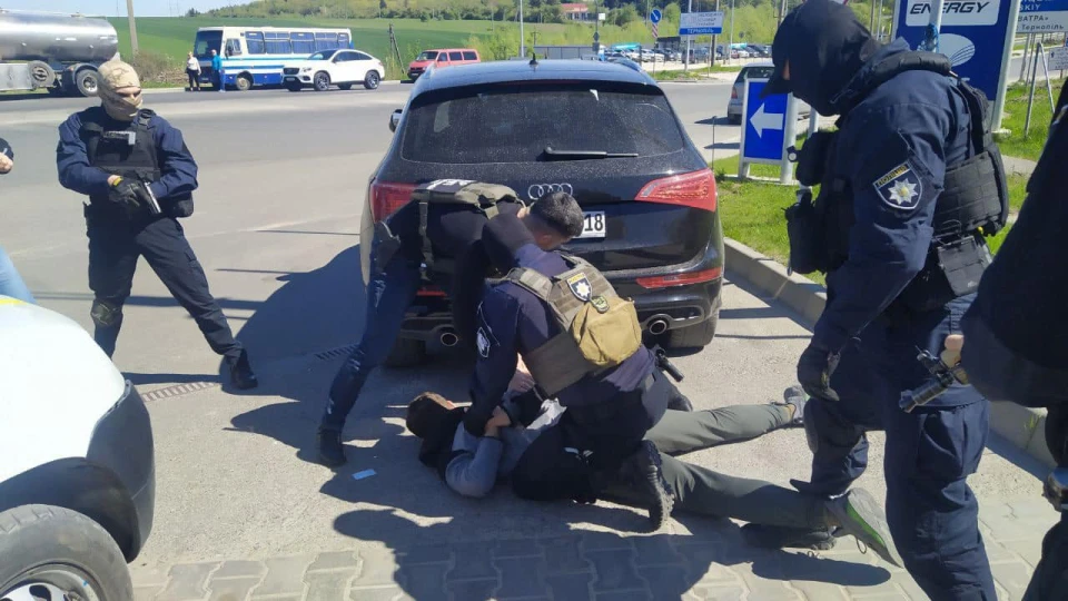 розкрадання благодійних коштів