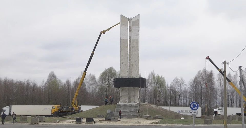 монумент "Три сестри"