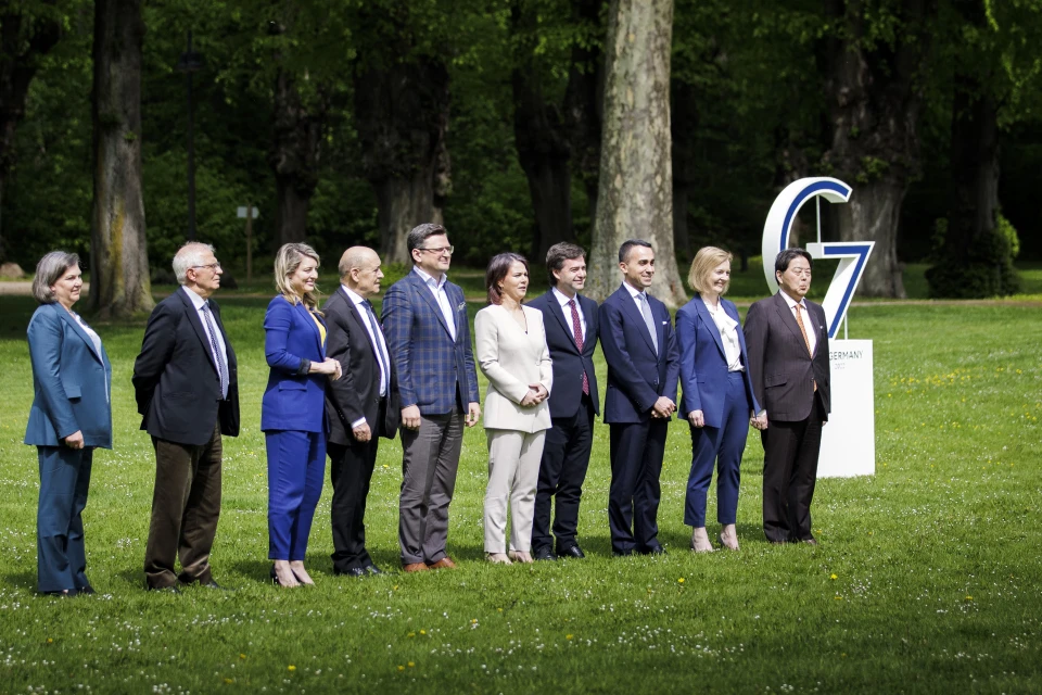 G7