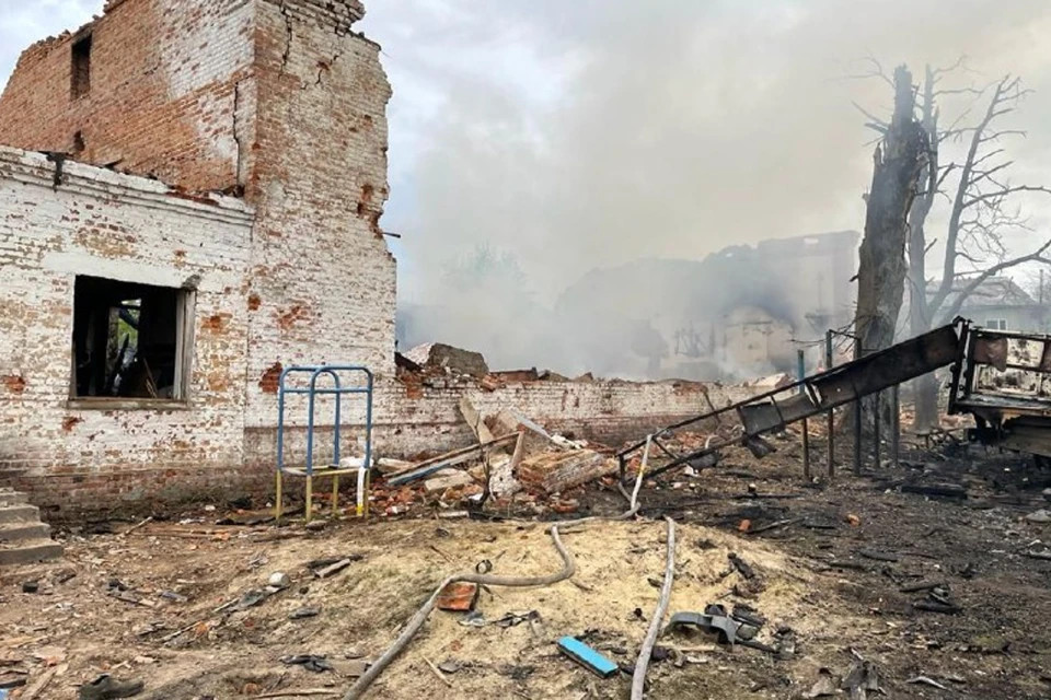 На фото зруйнований будинок у Новгороді-Сіверському
