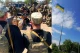 На фото Святослав Вакарчук виконує пісню для українських захисників