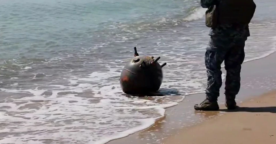 Морська ворожа якірна міна