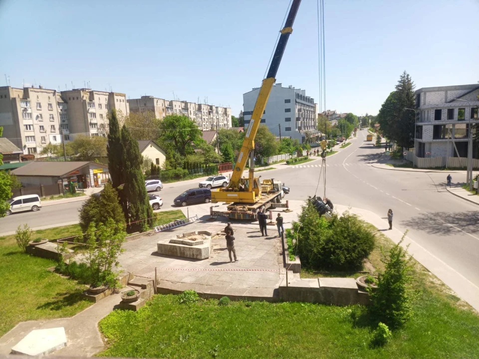 демотували монумент у пустомитах
