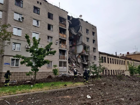 Обстріляні будинки в Бахмуті